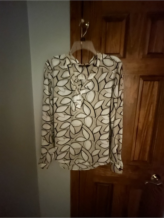 Nine West Tops - Nine West Cream and Black Leaf-Print Long Sleeve Blouse